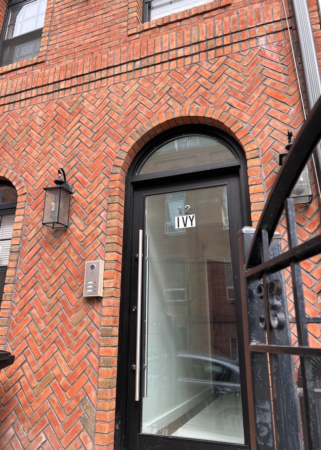 12 Ivy Pl in Jersey City, NJ - Building Photo - Building Photo