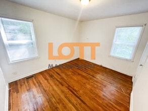 14 New St in Greenville, SC - Building Photo - Building Photo