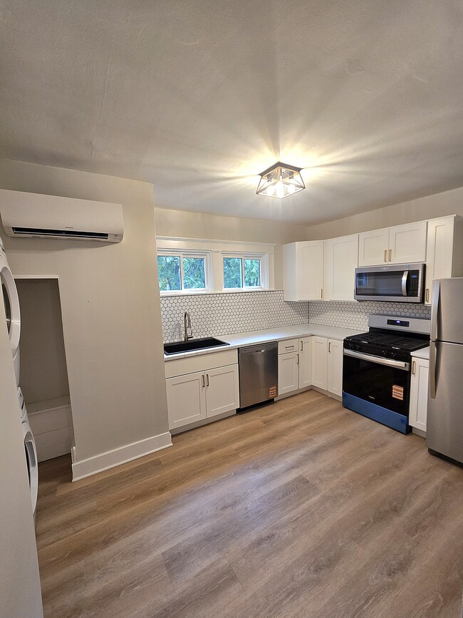 2032 Elm Ave, Unit 2