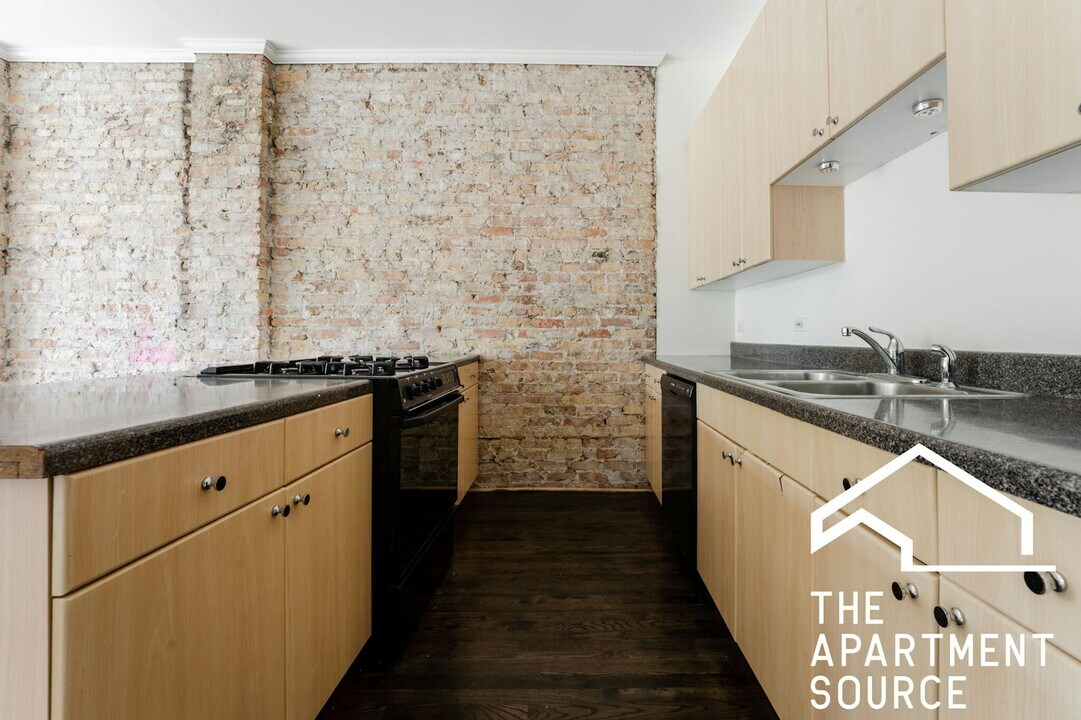 2833 W Medill Ave in Chicago, IL - Building Photo