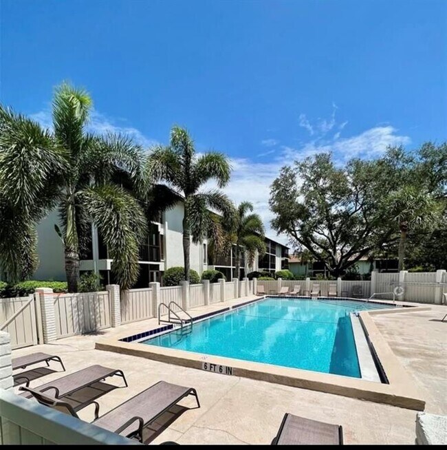 7203 Curtiss Ave in Sarasota, FL - Building Photo - Building Photo