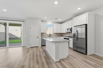 8957 Faxom St in Las Vegas, NV - Building Photo - Building Photo