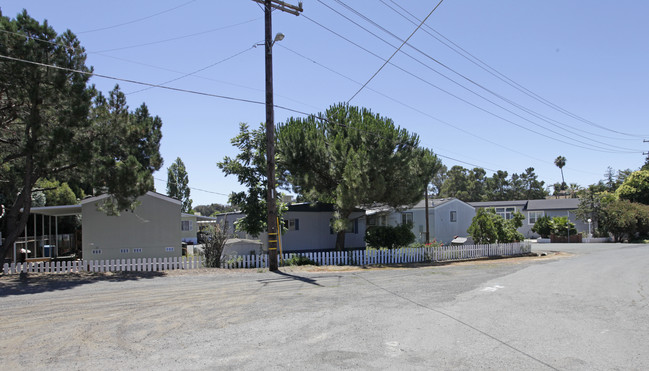 210 Newell St in Vallejo, CA - Foto de edificio - Building Photo