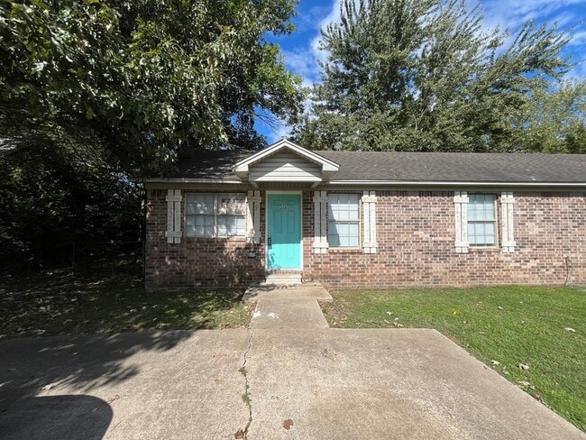 property at 306 N Pool St
