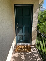 5318 Alhama Dr, Unit 5318 and half Alhama in Woodland Hills, CA - Building Photo