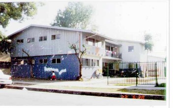 18042 Schoenborn St in Northridge, CA - Building Photo - Building Photo