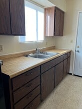 3835 N Roosevelt St, Unit 3835 Roosevelt N Apt F in Kingman, AZ - Building Photo - Building Photo