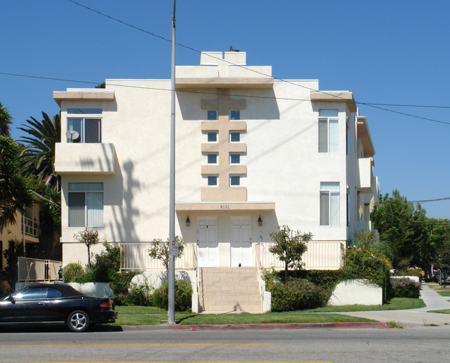 National Townhomes in Los Angeles, CA - Building Photo - Building Photo