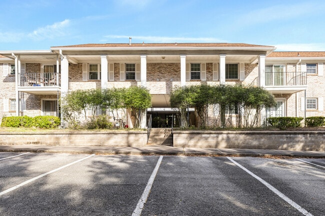 property at 115 Country Club Dr