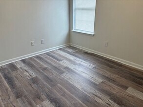 203 Lake Forest Dr in La Vergne, TN - Building Photo - Building Photo