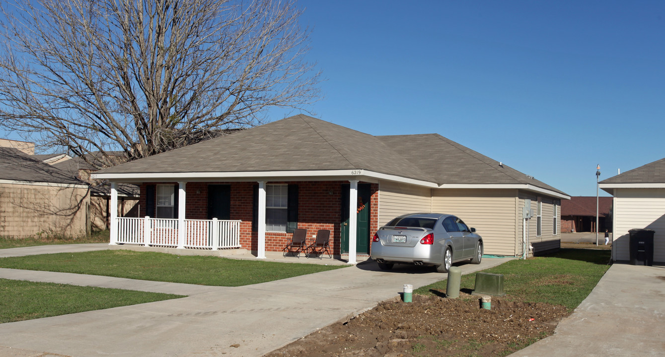 Villa Ashley Homes in Baton Rouge, LA - Building Photo