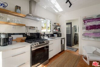 947 Amoroso Pl in Los Angeles, CA - Building Photo - Building Photo