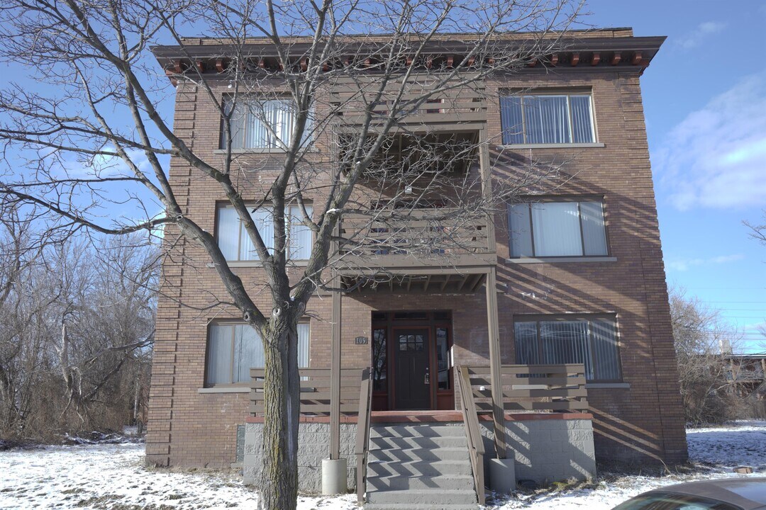 109 Leicester Ct-Unit -4 in Detroit, MI - Building Photo