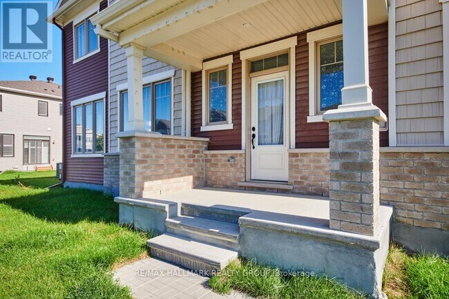 221 Merak Way in Ottawa, ON - Building Photo - Building Photo