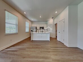 6764 Atlantic Bch Ave in Wesley Chapel, FL - Foto de edificio - Building Photo