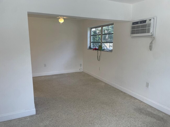 585 SW 13th Ave, Unit 2 in Miami, FL - Building Photo - Building Photo