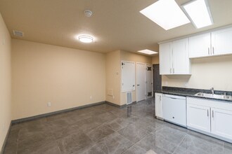 317 Lester Ave in Oakland, CA - Foto de edificio - Building Photo