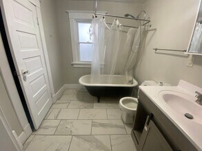 410 W 17th St in Davenport, IA - Building Photo - Building Photo