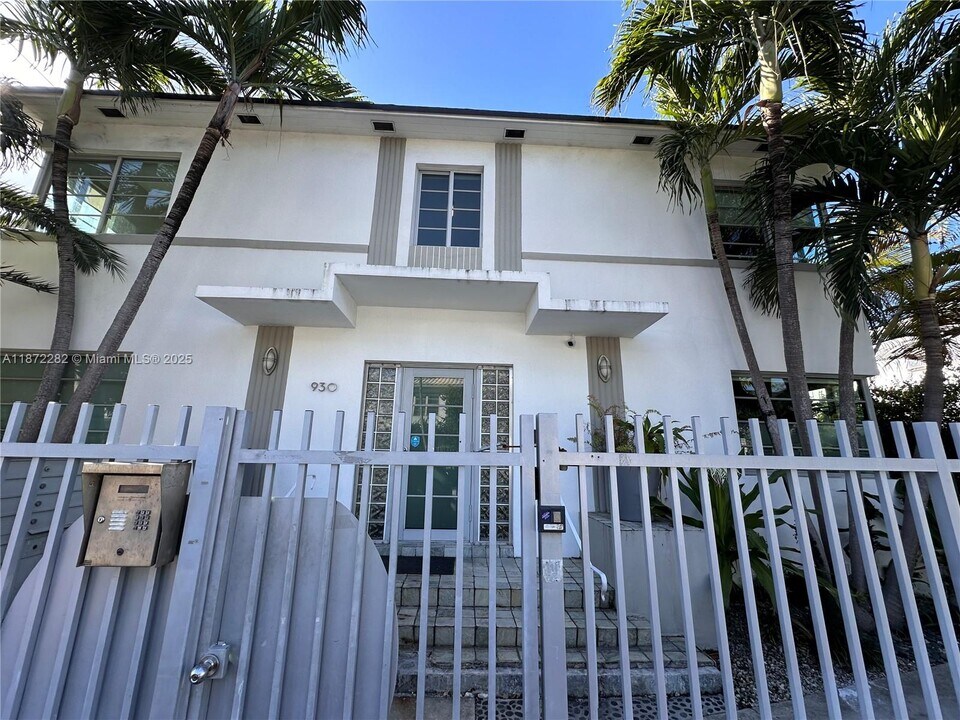 930 10th St in Miami Beach, FL - Building Photo