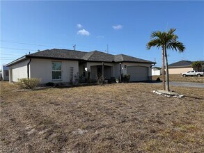 910 NW 8th Terrace in Cape Coral, FL - Building Photo - Building Photo