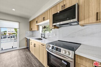 1309 N Sycamore Ave in Los Angeles, CA - Building Photo - Building Photo