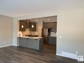 9871-9226 226 St NW in Edmonton, AB - Building Photo - Building Photo