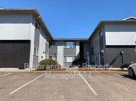 834 SE 42nd Ave in Portland, OR - Building Photo