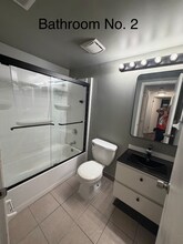 1231 Creve Coeur Crossing Ln in Chesterfield, MO - Foto de edificio - Building Photo