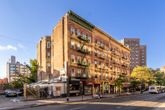 1557 Lexington Ave in New York, NY - Foto de edificio - Building Photo