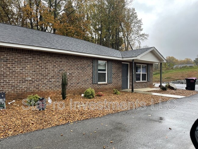 69 McMurtry Rd in Goodlettsville, TN - Foto de edificio - Building Photo