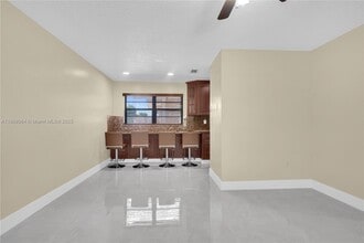 2560 W 60th St in Hialeah, FL - Building Photo - Building Photo