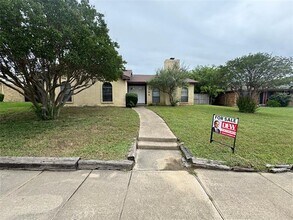 4704 Pemberton Ln in The Colony, TX - Foto de edificio - Building Photo