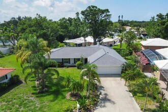 3313 Pembrook Dr in Sarasota, FL - Building Photo - Building Photo