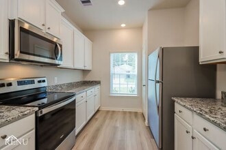 10461 Sweetwater Creek Dr, Unit 209 in Cleveland, TX - Building Photo - Building Photo