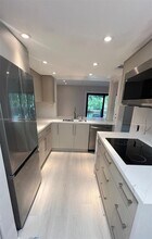 6855 Edgewater Dr, Unit 1 in Coral Gables, FL - Building Photo - Building Photo