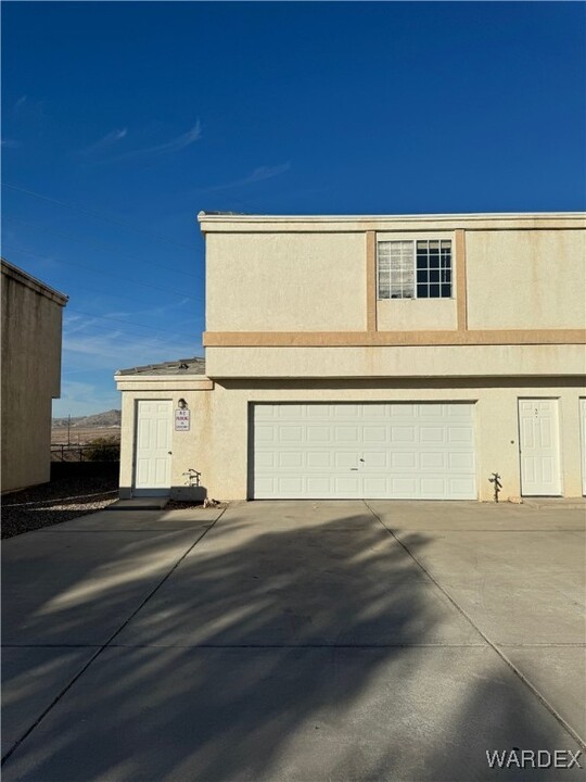 331 Phyllis Dr in Bullhead City, AZ - Building Photo