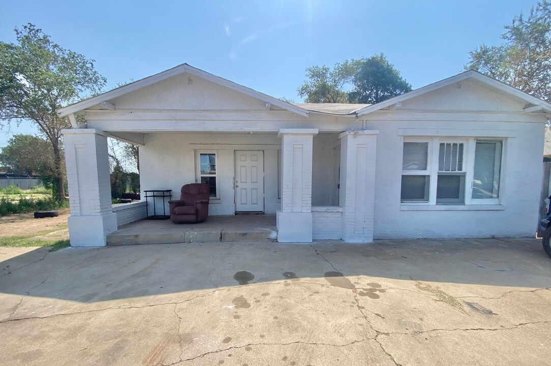 1909 Dixie Dr in Lubbock, TX - Foto de edificio