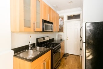 551 W Surf St in Chicago, IL - Building Photo - Building Photo