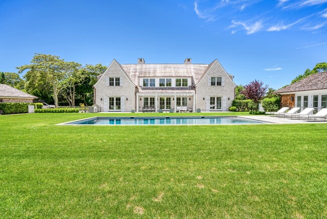 127 Head of Pond Rd in Water Mill, NY - Building Photo - Building Photo