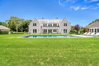 127 Head of Pond Rd in Water Mill, NY - Building Photo - Building Photo