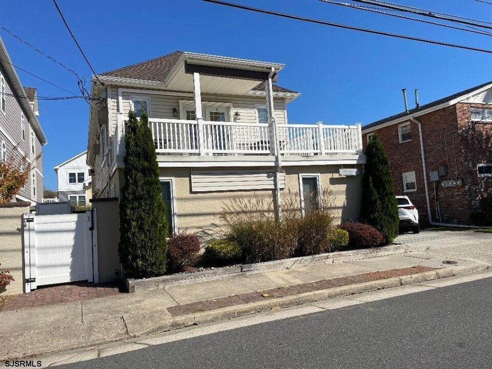 11 N Coolidge Ave in Margate City, NJ - Foto de edificio