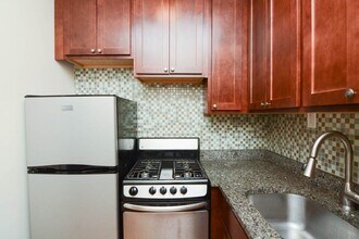 4530 N Damen Ave, Unit J08P in Chicago, IL - Building Photo - Building Photo