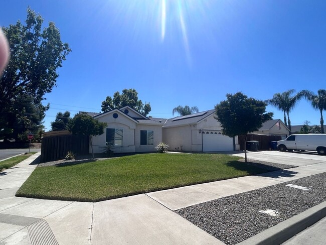 property at 1727 Linden St