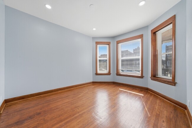 4044 W Potomac Ave in Chicago, IL - Building Photo - Building Photo