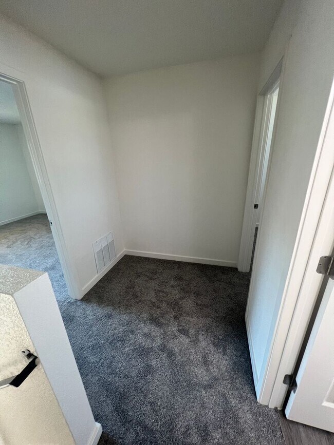property at 141 Woodbury Cir