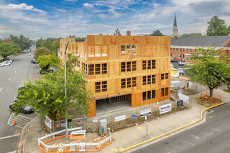 Courtney Place in Salem, OR - Building Photo - Building Photo