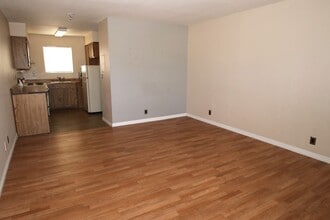 797 E Harmon Ave in Las Vegas, NV - Building Photo - Building Photo