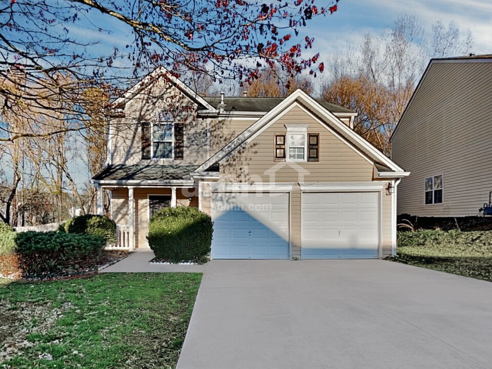 328 Meadows Ln in Canton, GA - Building Photo