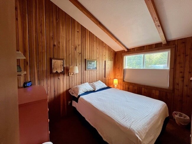 354 Shallow Shore Rd in Bellingham, WA - Building Photo - Building Photo