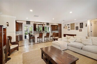 6461 SW 74th St in South Miami, FL - Building Photo - Building Photo